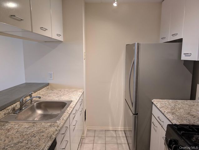 4 Martine Avenue 709, White Plains, NY 10606