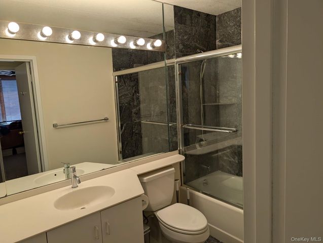 4 Martine Avenue 709, White Plains, NY 10606