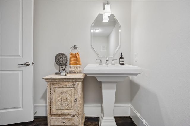 2215 Nantucket Drive C, Houston, TX 77057