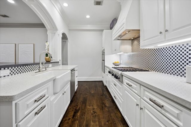 2215 Nantucket Drive C, Houston, TX 77057