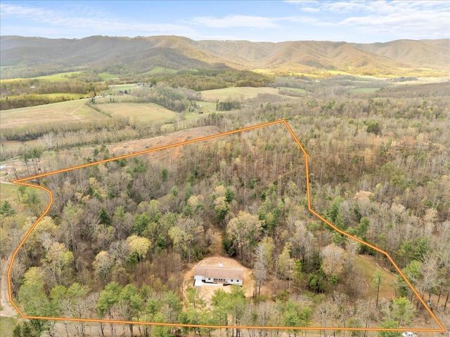 133 Starling LN, Callaway, VA 24067