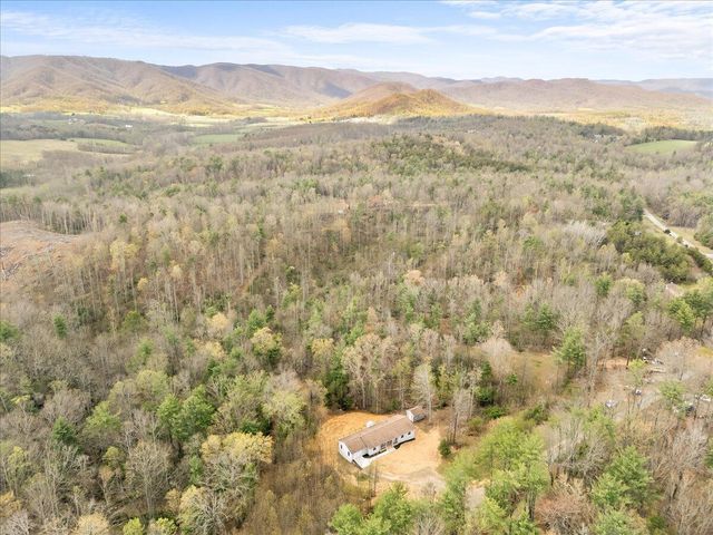 133 Starling LN, Callaway, VA 24067