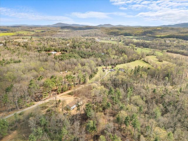 133 Starling LN, Callaway, VA 24067