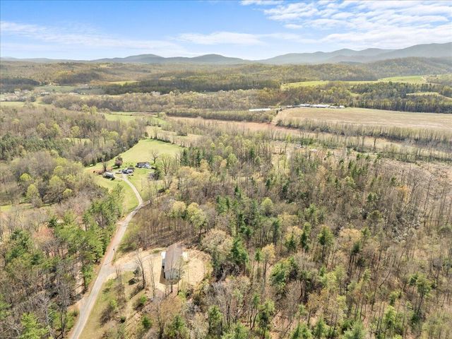133 Starling LN, Callaway, VA 24067