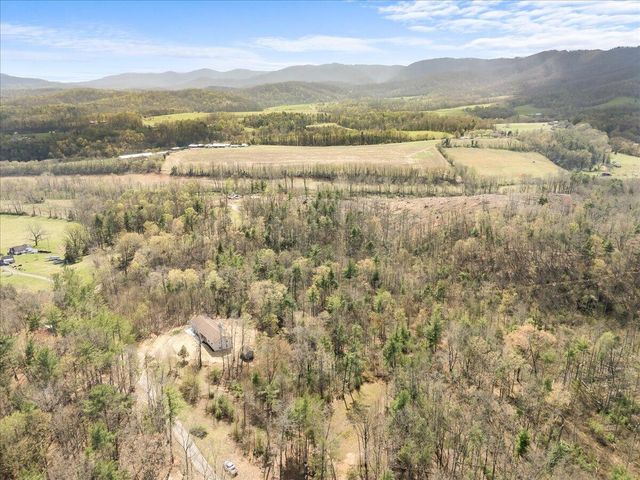 133 Starling LN, Callaway, VA 24067