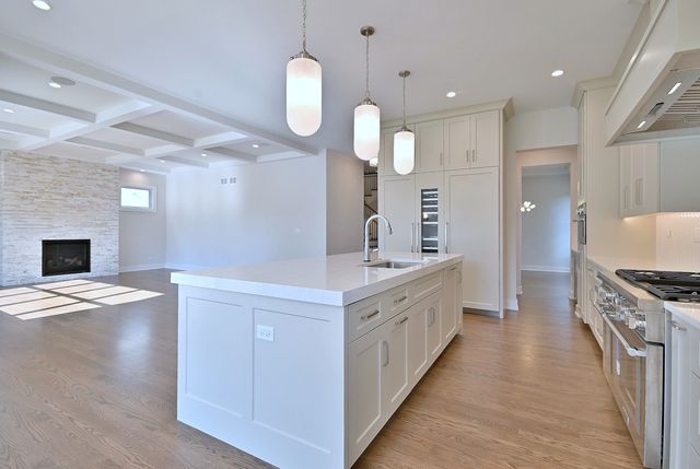 456 Elm Street, Elmhurst, IL 60126