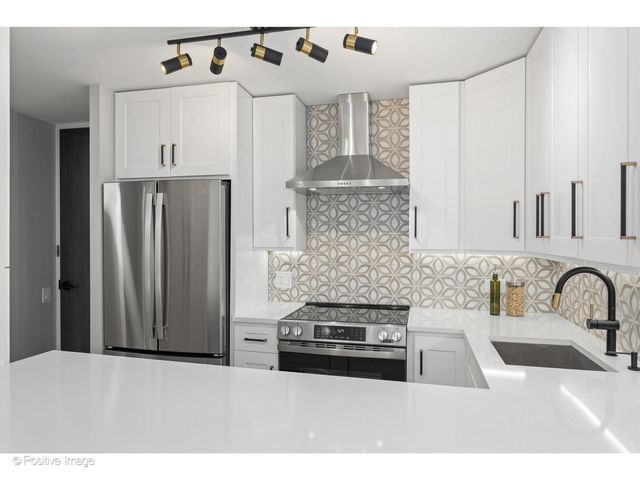 1030 N State Street 21K, Chicago, IL 60610