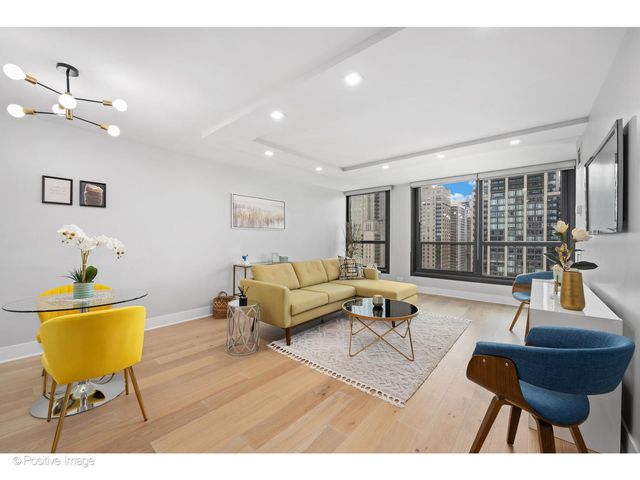 1030 N State Street 21K, Chicago, IL 60610