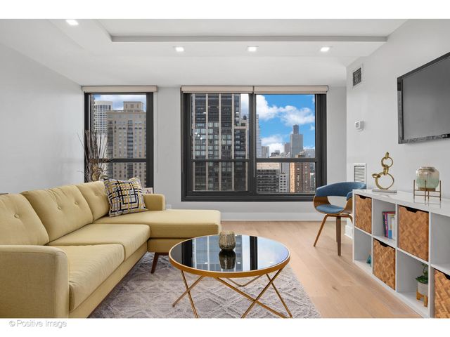 1030 N State Street 21K, Chicago, IL 60610