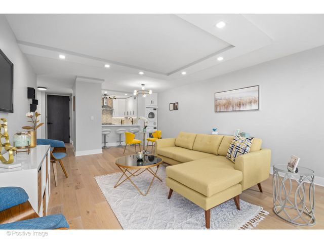 1030 N State Street 21K, Chicago, IL 60610