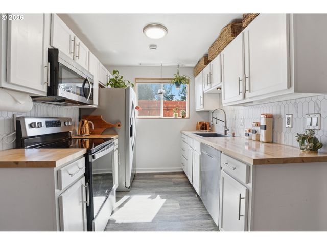 2379 Se 112TH Ave 2, Portland, OR 97216