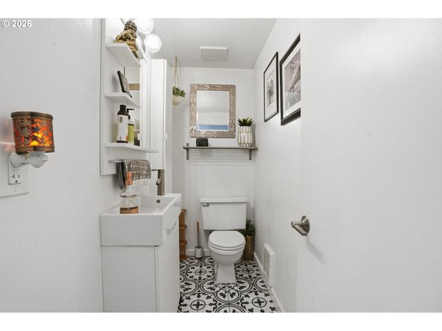 2379 Se 112TH Ave 2, Portland, OR 97216