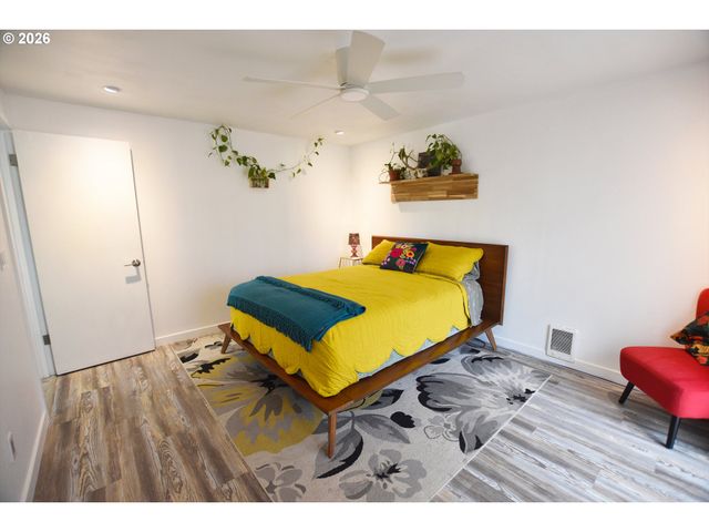 2379 Se 112TH Ave 2, Portland, OR 97216