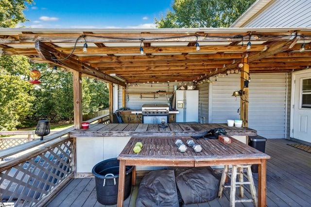 214 Cooleys Crest Lane, Inman, SC 29349