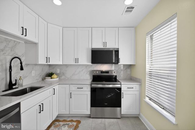 5866 BRIDGETOWN CT, Burke, VA 22015