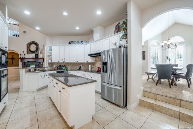 16502 Loma Landing, Helotes, TX 78023