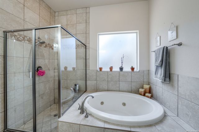 16502 Loma Landing, Helotes, TX 78023