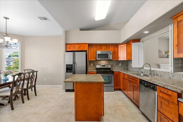 2616 Blossom Cir, Stockton, CA 95212