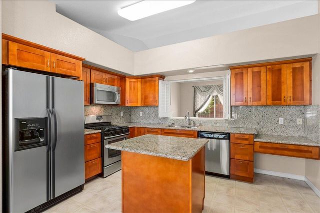 2616 Blossom Cir, Stockton, CA 95212