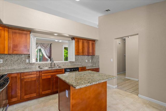 2616 Blossom Cir, Stockton, CA 95212