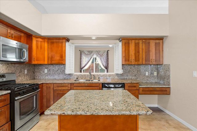 2616 Blossom Cir, Stockton, CA 95212