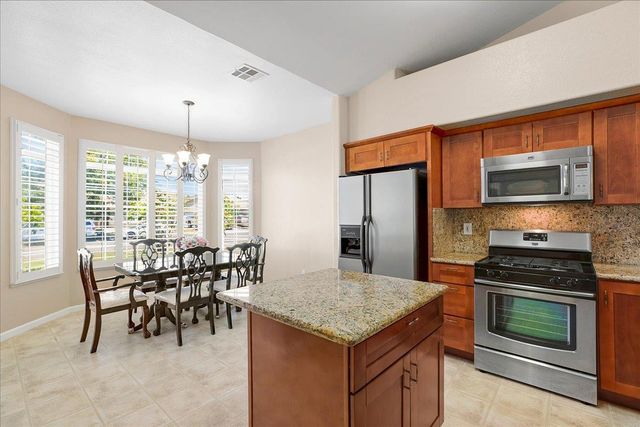 2616 Blossom Cir, Stockton, CA 95212