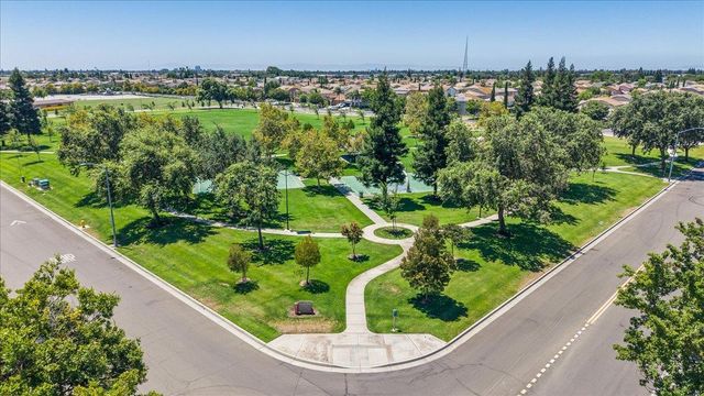 2616 Blossom Cir, Stockton, CA 95212