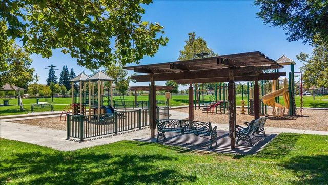 2616 Blossom Cir, Stockton, CA 95212