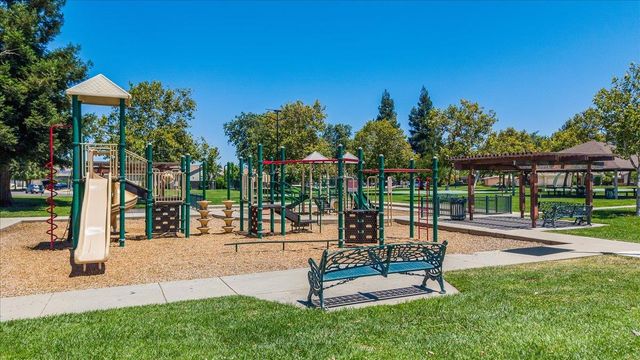 2616 Blossom Cir, Stockton, CA 95212