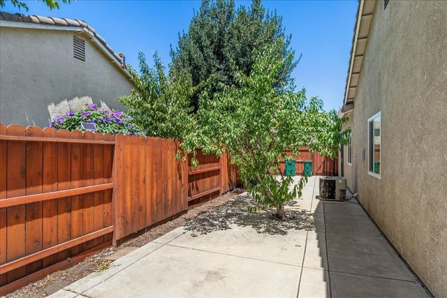 2616 Blossom Cir, Stockton, CA 95212