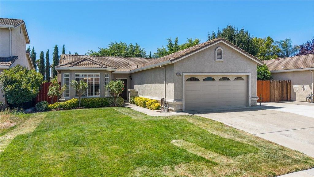 2616 Blossom Cir, Stockton, CA 95212