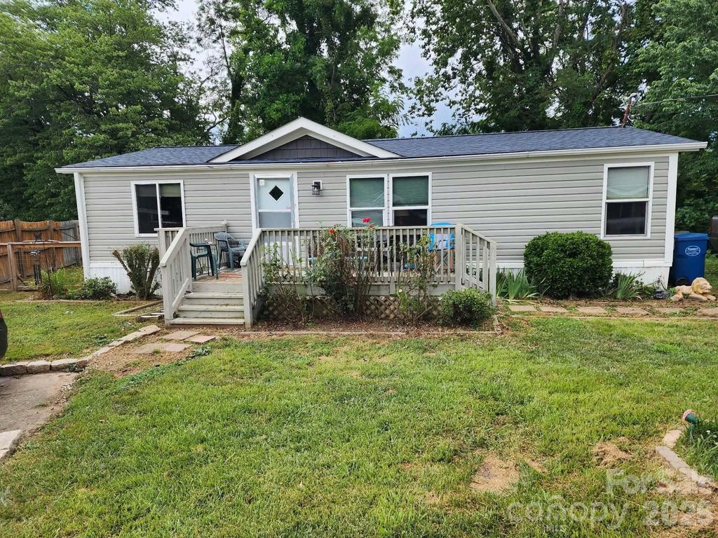 345 Hyatt Street, Waynesville, NC 28786