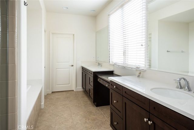 136 Long Fence, Irvine, CA 92602