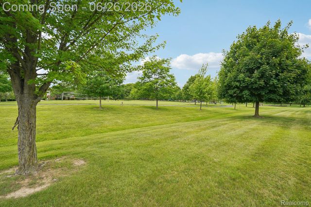 1687 Grandview Drive, Rochester Hills, MI 48306
