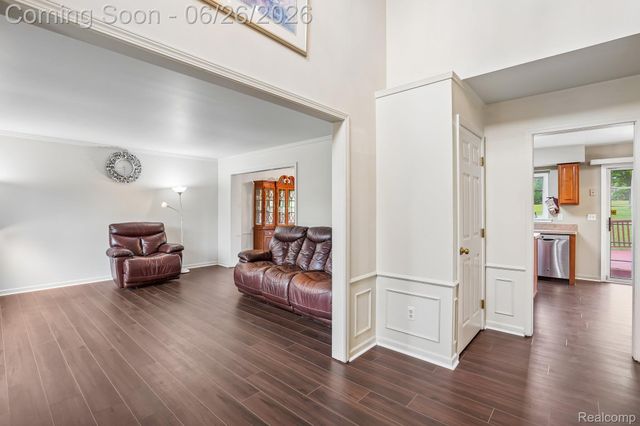 1687 Grandview Drive, Rochester Hills, MI 48306