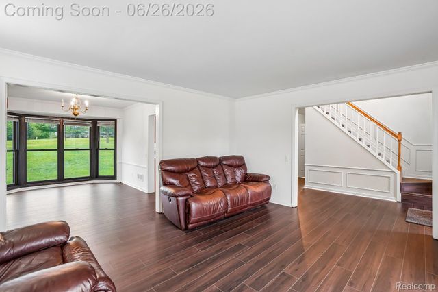 1687 Grandview Drive, Rochester Hills, MI 48306
