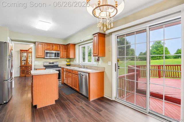 1687 Grandview Drive, Rochester Hills, MI 48306