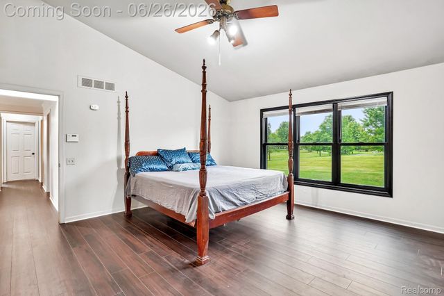 1687 Grandview Drive, Rochester Hills, MI 48306