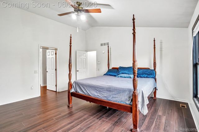 1687 Grandview Drive, Rochester Hills, MI 48306
