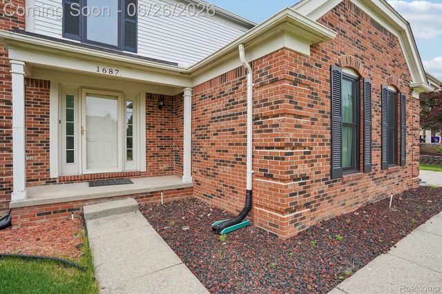 1687 Grandview Drive, Rochester Hills, MI 48306