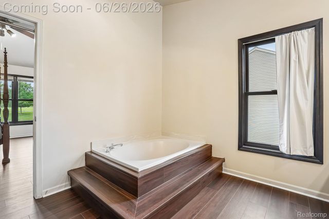 1687 Grandview Drive, Rochester Hills, MI 48306