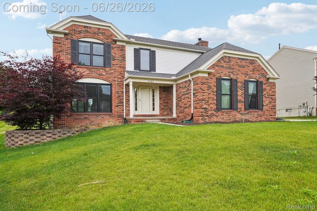 1687 Grandview Drive, Rochester Hills, MI 48306