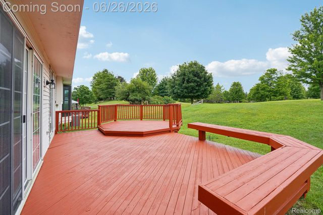 1687 Grandview Drive, Rochester Hills, MI 48306