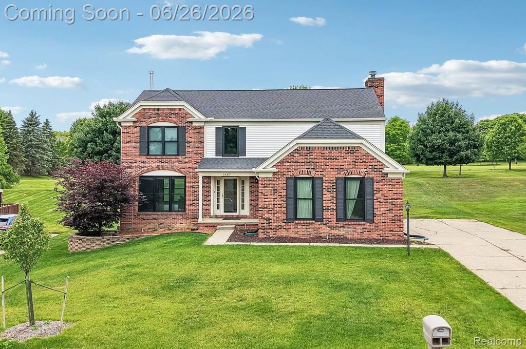 1687 Grandview Drive, Rochester Hills, MI 48306