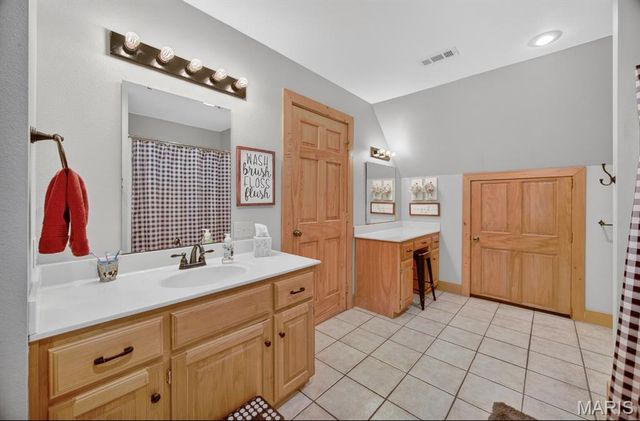 18521 Oak Tree Lane, Phillipsburg, MO 65722