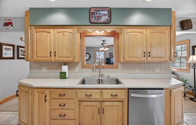 18521 Oak Tree Lane, Phillipsburg, MO 65722