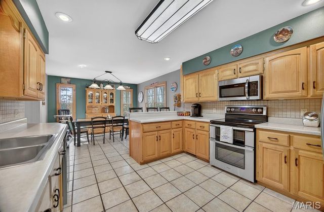 18521 Oak Tree Lane, Phillipsburg, MO 65722