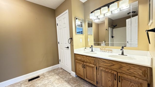 4470 Scottsville Rd, Franklin, KY 42134