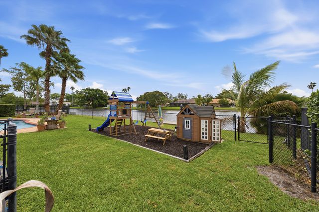 10108 NW 1st Manor, Coral Springs, FL 33071