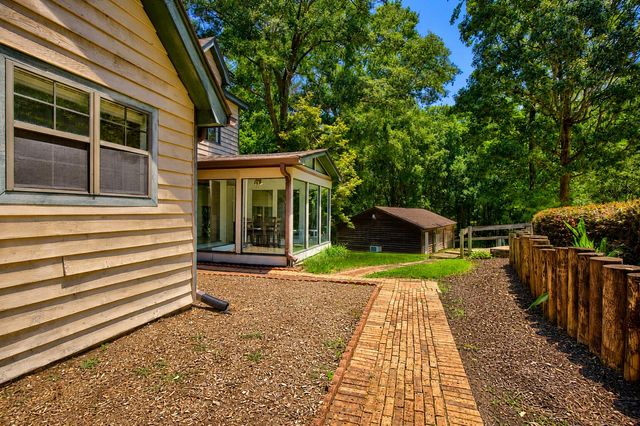 315 Buccaneer Dr., Hattiesburg, MS 39402